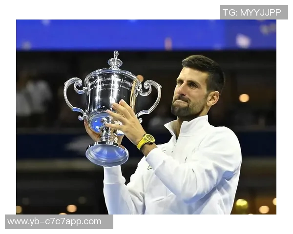 意大利国家队主帅斯帕莱蒂现场观赛ATP总决赛与冠军辛纳亲密合影