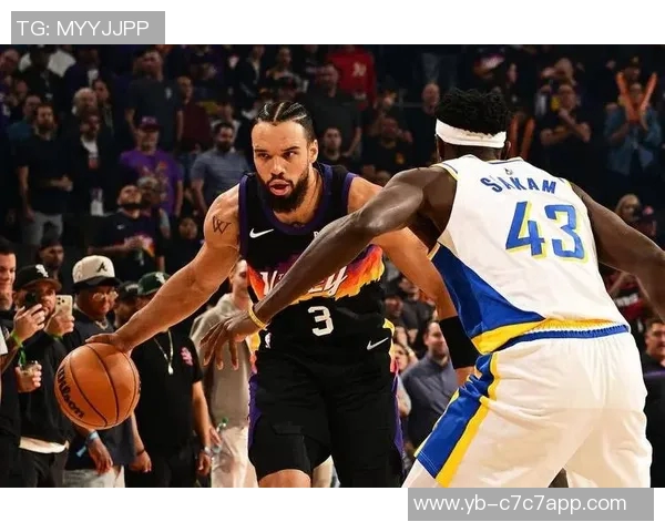 太阳队半场领先独行侠10分布克表现出色贡献16分狄龙助攻3次表现抢眼 太阳队半场领先独行侠10分布克表现出色贡献16分狄龙助攻3次表现抢眼